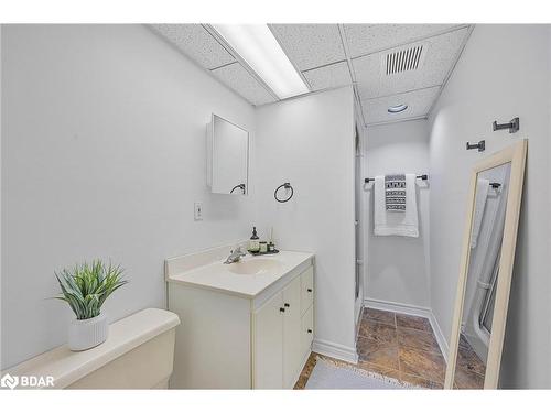 8 Frid Boulevard, Midhurst, ON - Indoor Photo Showing Bathroom