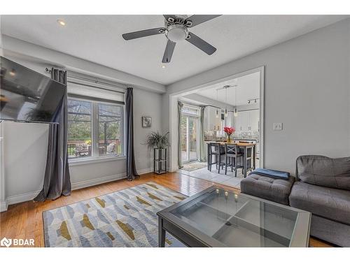 23 Pepin Court, Barrie, ON - Indoor Photo Showing Living Room