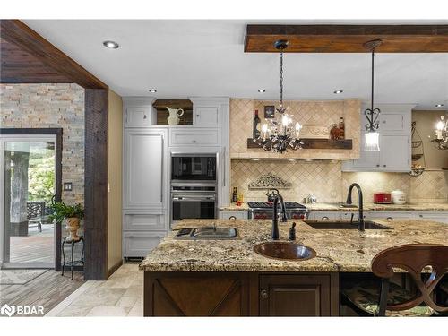 3686 Agnew Road, Severn, ON - Indoor Photo Showing Kitchen With Upgraded Kitchen