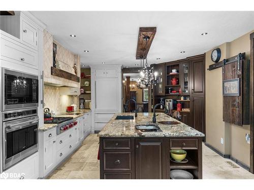 3686 Agnew Road, Severn, ON - Indoor Photo Showing Kitchen With Upgraded Kitchen