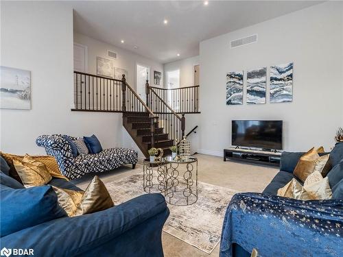 223 Thompson Road, Caledonia, ON - Indoor Photo Showing Living Room