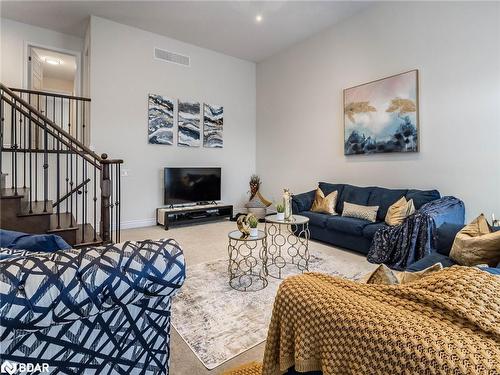 223 Thompson Road, Caledonia, ON - Indoor Photo Showing Living Room