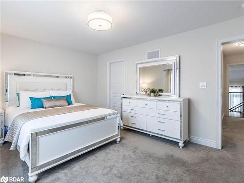 223 Thompson Road, Caledonia, ON - Indoor Photo Showing Bedroom