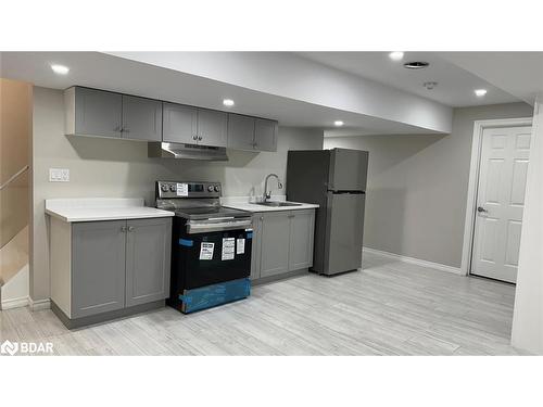 223 Thompson Road, Caledonia, ON - Indoor Photo Showing Kitchen