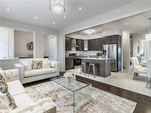 223 Thompson Road, Caledonia, ON - Indoor Photo Showing Living Room