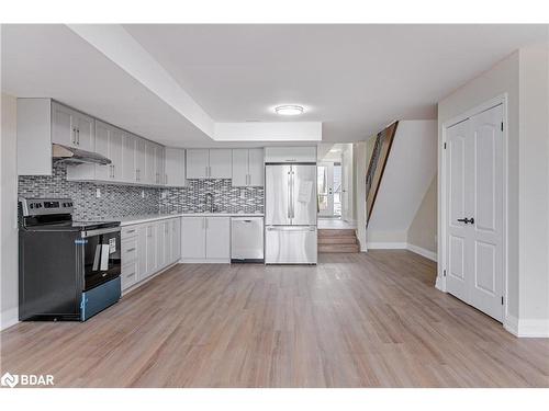 6-98 Peel Street, Barrie, ON - Indoor Photo Showing Kitchen With Upgraded Kitchen