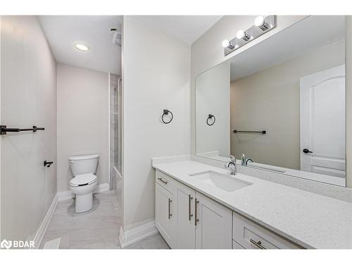 6-98 Peel Street, Barrie, ON - Indoor Photo Showing Bathroom