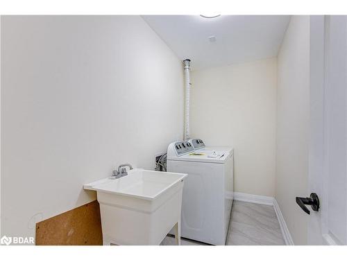 6-98 Peel Street, Barrie, ON - Indoor Photo Showing Laundry Room