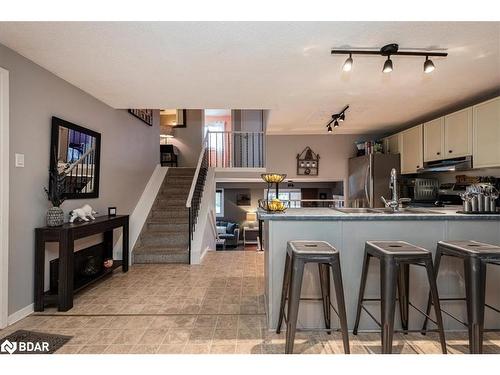 3 Sinclair Court, Barrie, ON - Indoor Photo Showing Kitchen