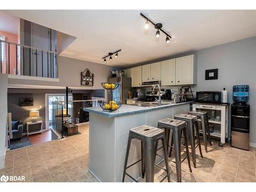 3 Sinclair Court, Barrie, ON - Indoor Photo Showing Kitchen