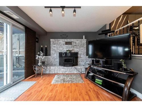 3 Sinclair Court, Barrie, ON - Indoor Photo Showing Living Room With Fireplace