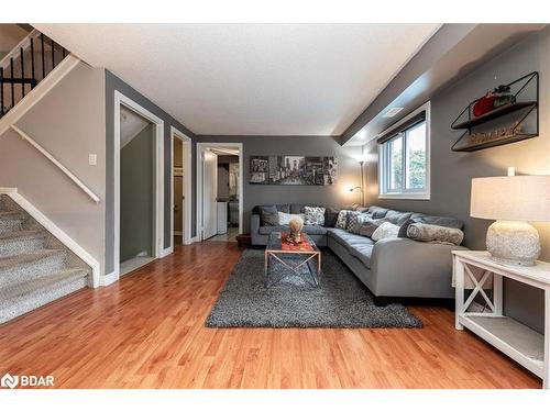 3 Sinclair Court, Barrie, ON - Indoor Photo Showing Living Room