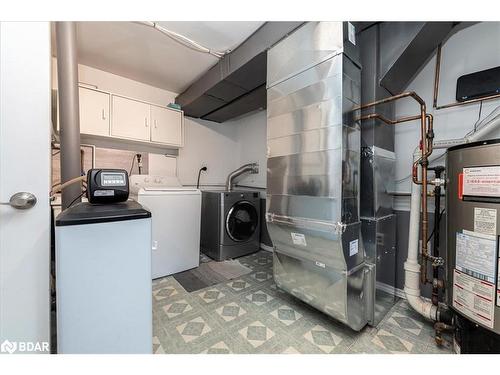 3 Sinclair Court, Barrie, ON - Indoor Photo Showing Laundry Room