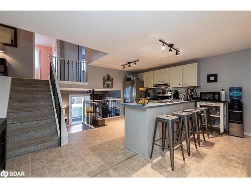 3 Sinclair Court, Barrie, ON - Indoor Photo Showing Kitchen