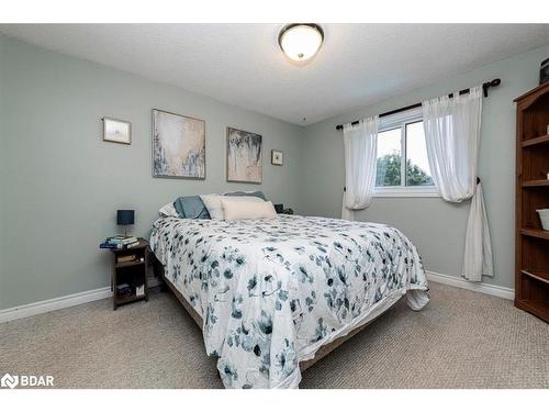 3 Sinclair Court, Barrie, ON - Indoor Photo Showing Bedroom