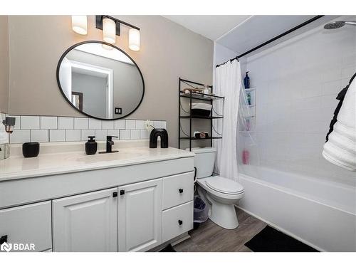 3 Sinclair Court, Barrie, ON - Indoor Photo Showing Bathroom