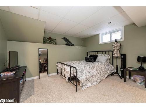 3 Sinclair Court, Barrie, ON - Indoor Photo Showing Bedroom