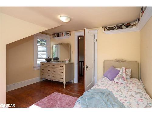 22 Mill Street E, Grand Valley, ON - Indoor Photo Showing Bedroom