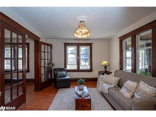 22 Mill Street E, Grand Valley, ON - Indoor Photo Showing Living Room