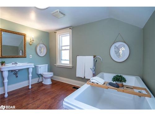 22 Mill Street E, Grand Valley, ON - Indoor Photo Showing Bathroom