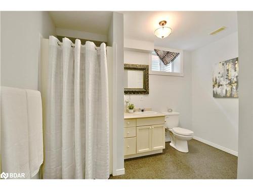 165 Cheltenham Road, Barrie, ON - Indoor Photo Showing Bathroom