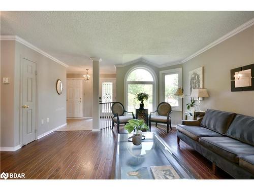 165 Cheltenham Road, Barrie, ON - Indoor Photo Showing Living Room