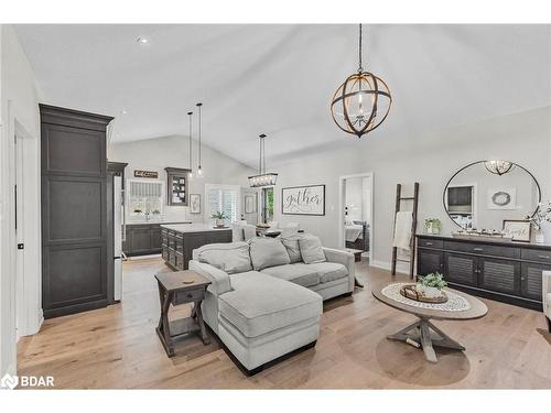 170 Summerset Drive Drive, Barrie, ON - Indoor Photo Showing Living Room