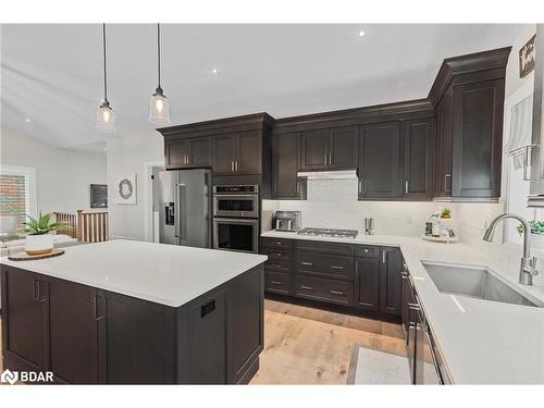 170 Summerset Drive Drive, Barrie, ON - Indoor Photo Showing Kitchen With Upgraded Kitchen