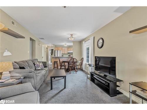 66 Raglan Street, Collingwood, ON - Indoor Photo Showing Living Room