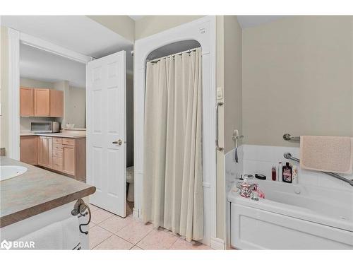 66 Raglan Street, Collingwood, ON - Indoor Photo Showing Bathroom