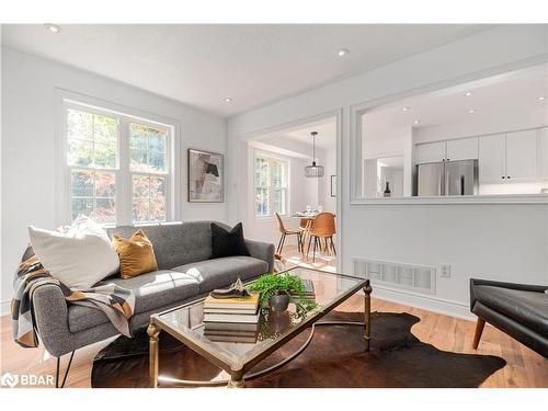 37 Winchester Terrace, Barrie, ON - Indoor Photo Showing Living Room