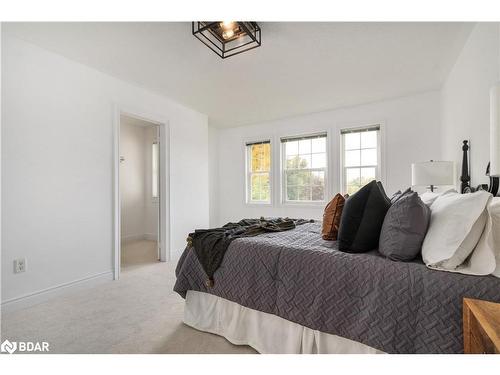 37 Winchester Terrace, Barrie, ON - Indoor Photo Showing Bedroom