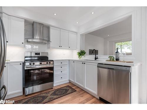 37 Winchester Terrace, Barrie, ON - Indoor Photo Showing Kitchen