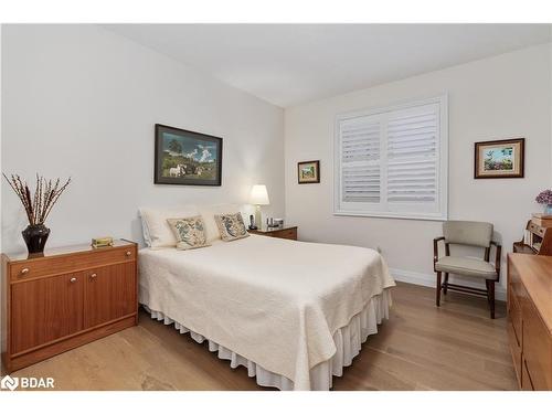 203 Montgomery Drive, Barrie, ON - Indoor Photo Showing Bedroom