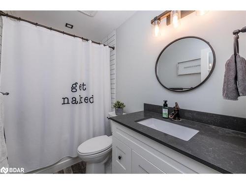 31 Newton Street, Barrie, ON - Indoor Photo Showing Bathroom