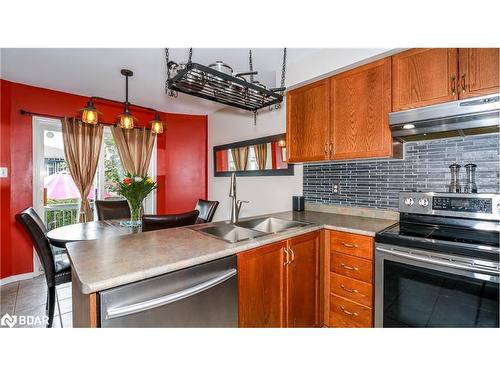 7 Hemlock Court, Barrie, ON - Indoor Photo Showing Kitchen With Double Sink