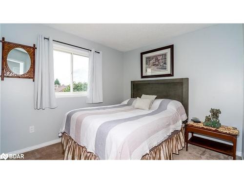 7 Hemlock Court, Barrie, ON - Indoor Photo Showing Bedroom