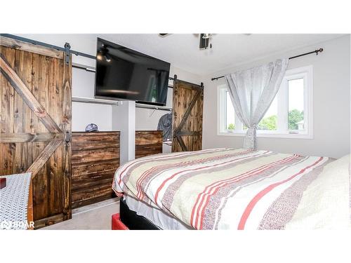 7 Hemlock Court, Barrie, ON - Indoor Photo Showing Bedroom