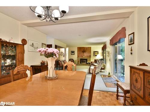 31 Maplecrest Crt, Oro-Medonte, ON - Indoor Photo Showing Dining Room