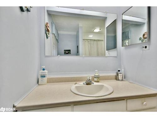 31 Maplecrest Crt, Oro-Medonte, ON - Indoor Photo Showing Bathroom