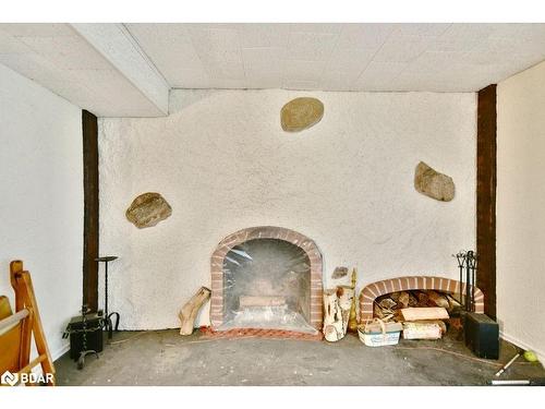 31 Maplecrest Crt, Oro-Medonte, ON - Indoor Photo Showing Other Room