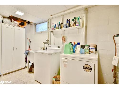 31 Maplecrest Crt, Oro-Medonte, ON - Indoor Photo Showing Laundry Room