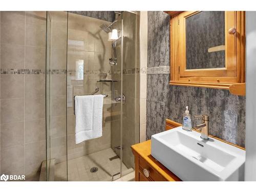 54 Canal Street, St. Catharines, ON - Indoor Photo Showing Bathroom