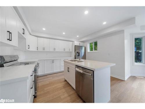 40 Ford Street, Barrie, ON - Indoor Photo Showing Kitchen