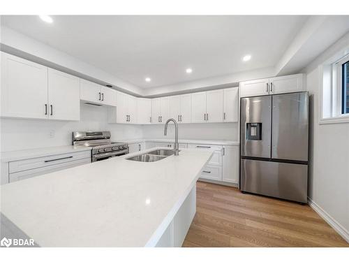 40 Ford Street, Barrie, ON - Indoor Photo Showing Kitchen With Double Sink With Upgraded Kitchen