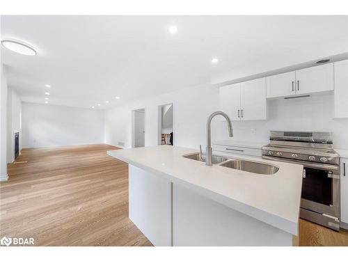 40 Ford Street, Barrie, ON - Indoor Photo Showing Kitchen With Double Sink With Upgraded Kitchen