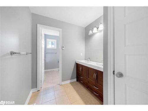 40 Ford Street, Barrie, ON - Indoor Photo Showing Bathroom