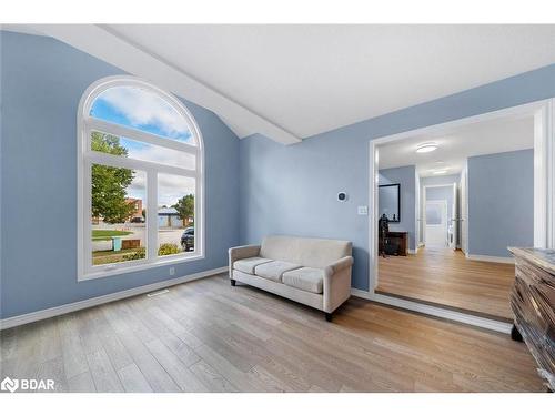 40 Ford Street, Barrie, ON - Indoor Photo Showing Living Room