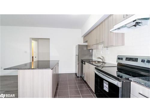 110-4 Spice Way Way, Barrie, ON - Indoor Photo Showing Kitchen