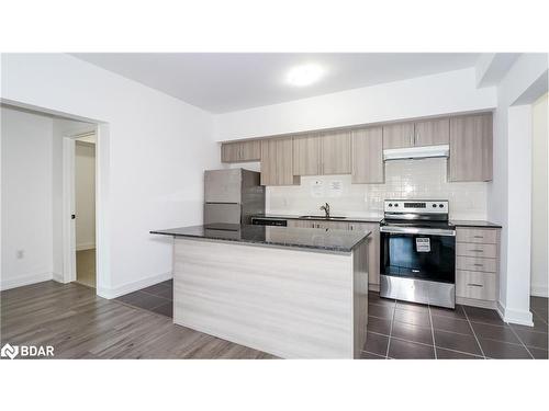 110-4 Spice Way Way, Barrie, ON - Indoor Photo Showing Kitchen